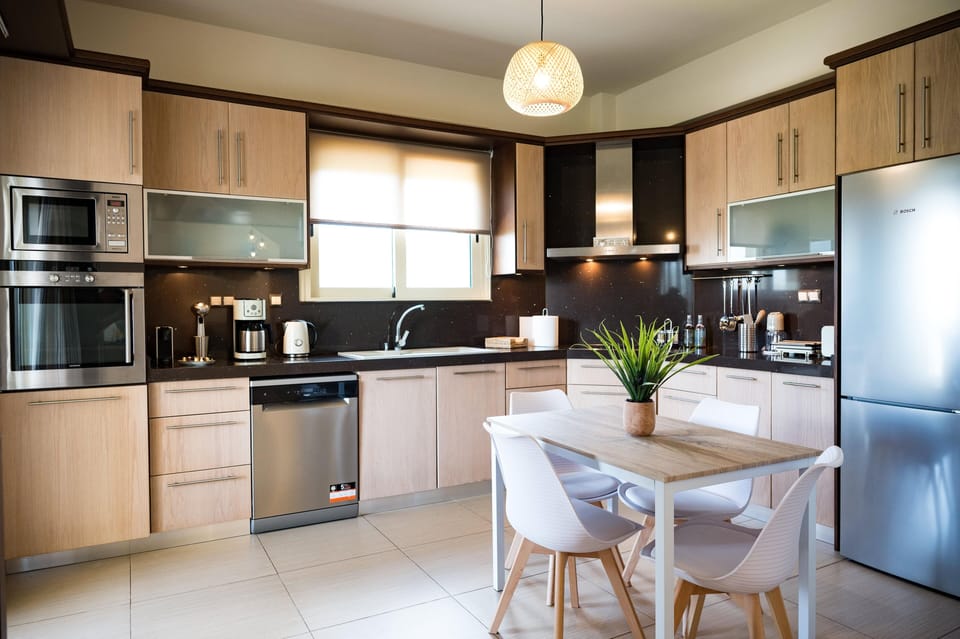 Full-size fridge, oven