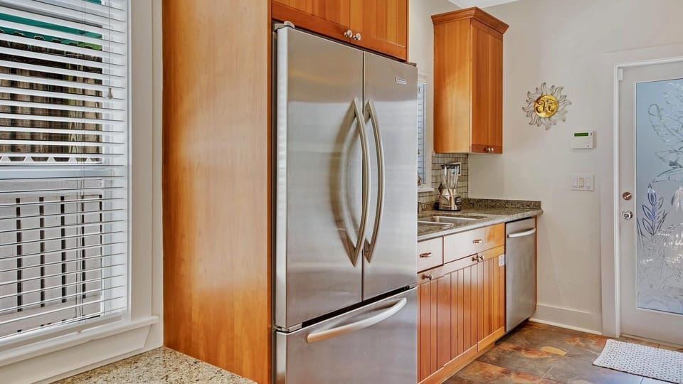 And stainless steel appliances...