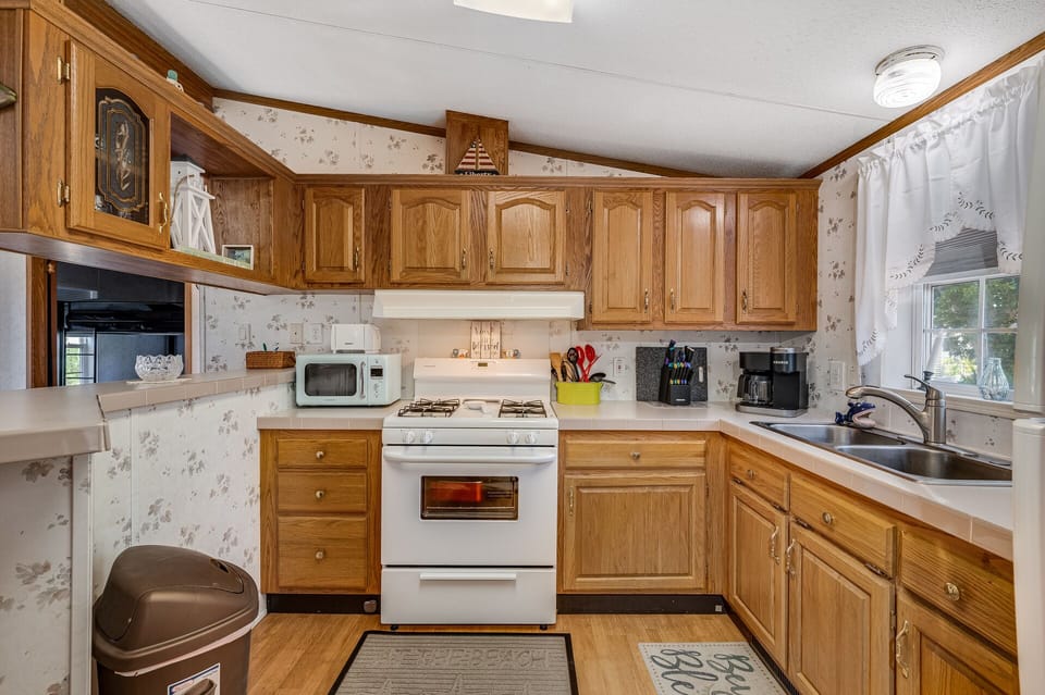 Dine at home or wander to one of many nearby restaurants.
