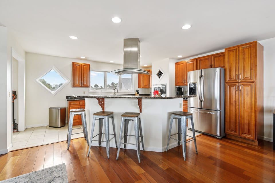 Grab a quick bite at the Breakfast Bar before hitting the beach.