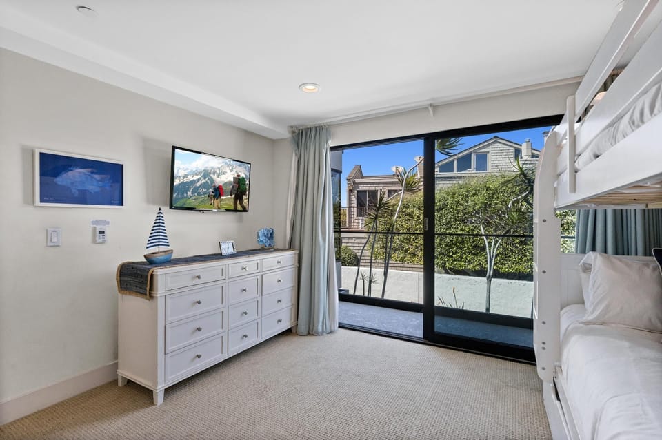 Bedroom 3 with TV