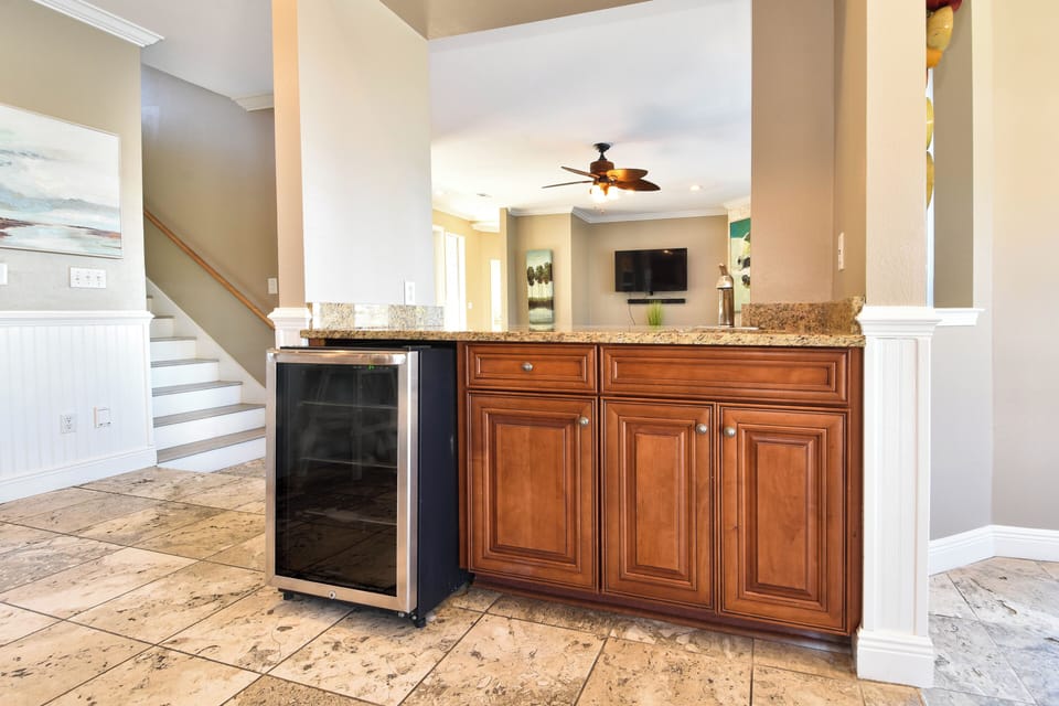 Sun N' Sea Sanctuary - Wet Bar and Wine Fridge
