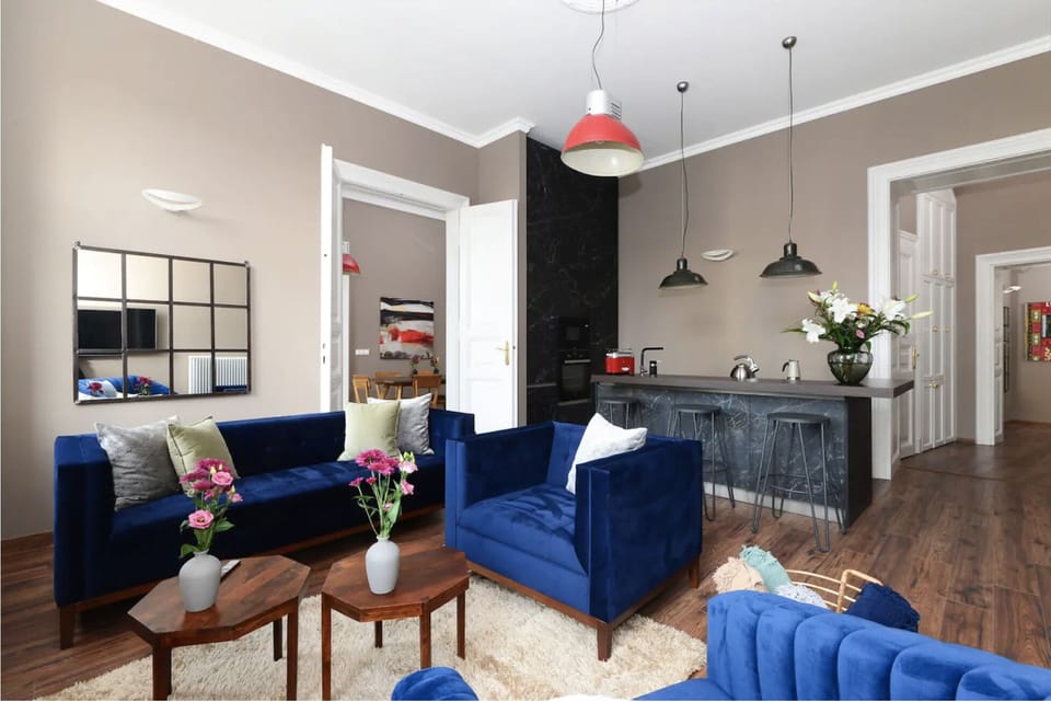 Luxury Apartment | 2 bedrooms, premium bedding, iron/ironing board, cribs (surcharge)