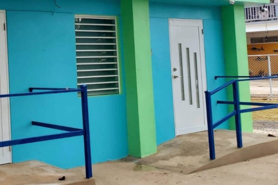 Large equipped studio with inverter air conditioning and  patio deck for relaxing. Handicapped acces.