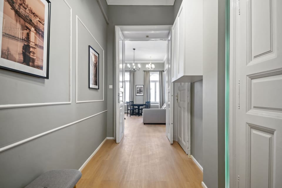 Deluxe Apartment | 2 bedrooms, premium bedding, iron/ironing board, cribs/infant beds