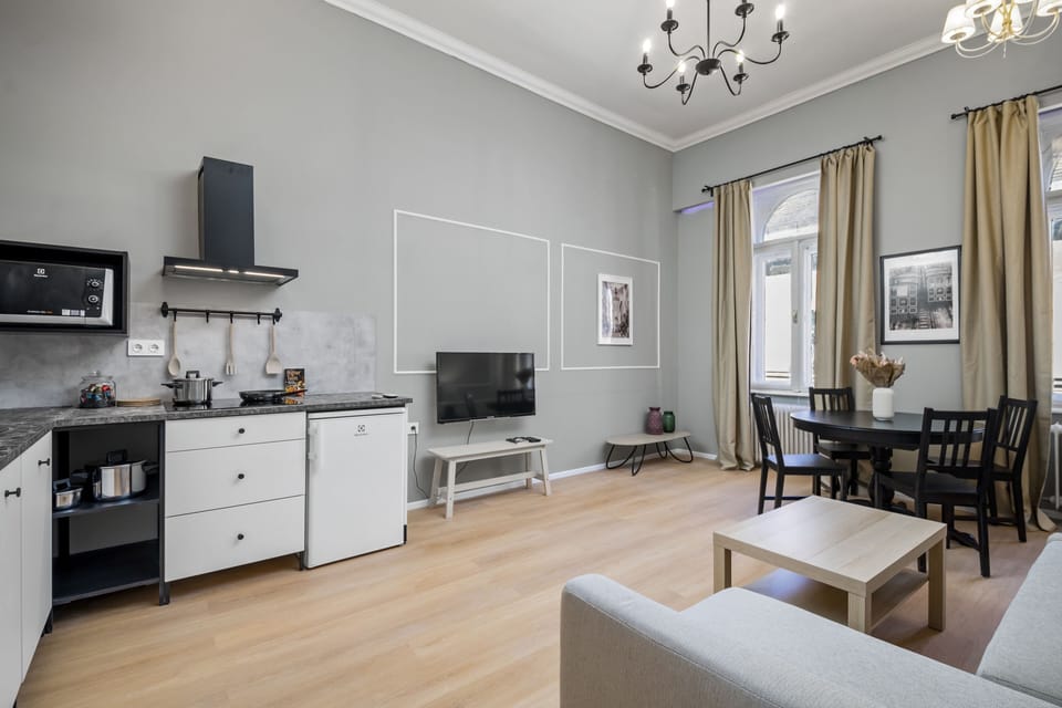 Deluxe Apartment | Private kitchen | Mini-fridge, microwave, dishwasher, espresso maker