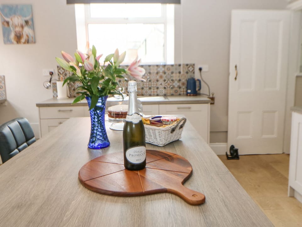 Cottage | Dining