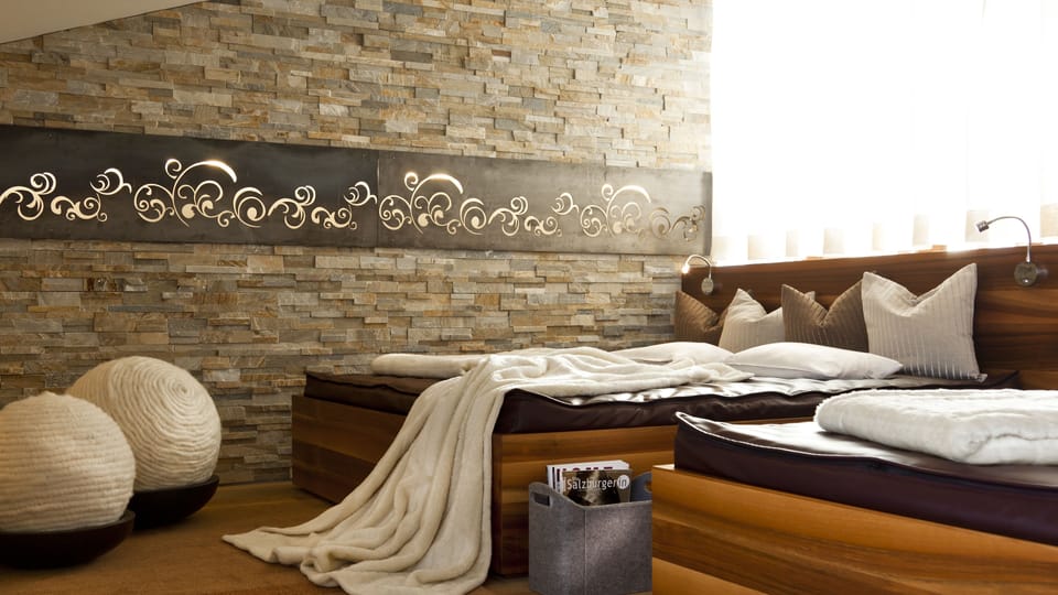 Sauna, hot tub, body treatments, body wraps, body scrubs, facials
