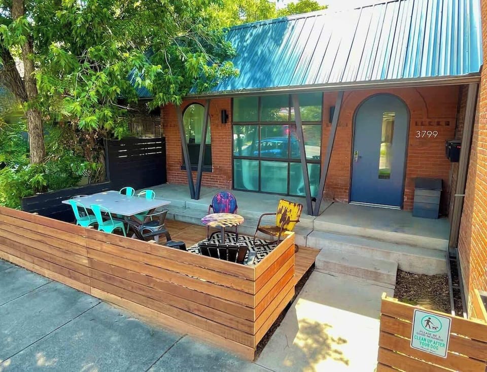 Entry way with patio!