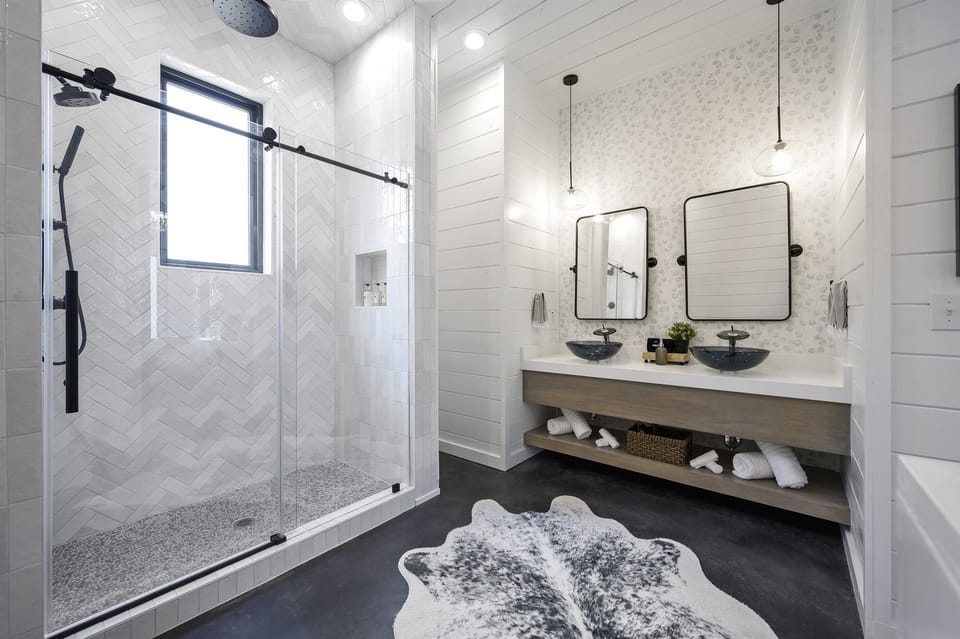 🚿🌟 Luxurious Shower Oasis: Bedrosioan Chloe Tiles 🚿🌈Elevate your shower to opulent heights within the walk-in shower, graced by exquisite Bedrosioan Chloe tiles. Immerse yourself in luxury as you select from a trio of options w/ a soothing rain shower.