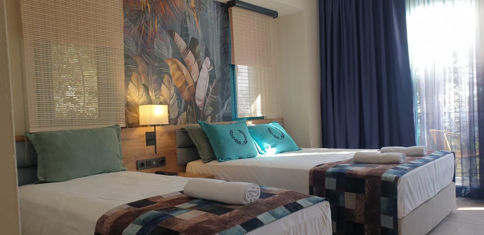 Standard Double or Twin Room | Minibar, WiFi (free), bed sheets