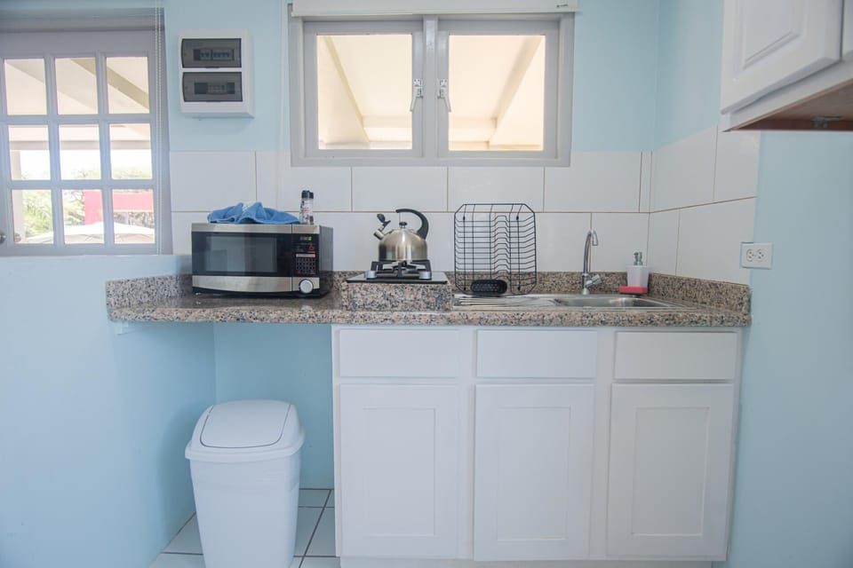 Cozy, Central & Quiet ~ Close to the Beach ~ Pool! (10958)