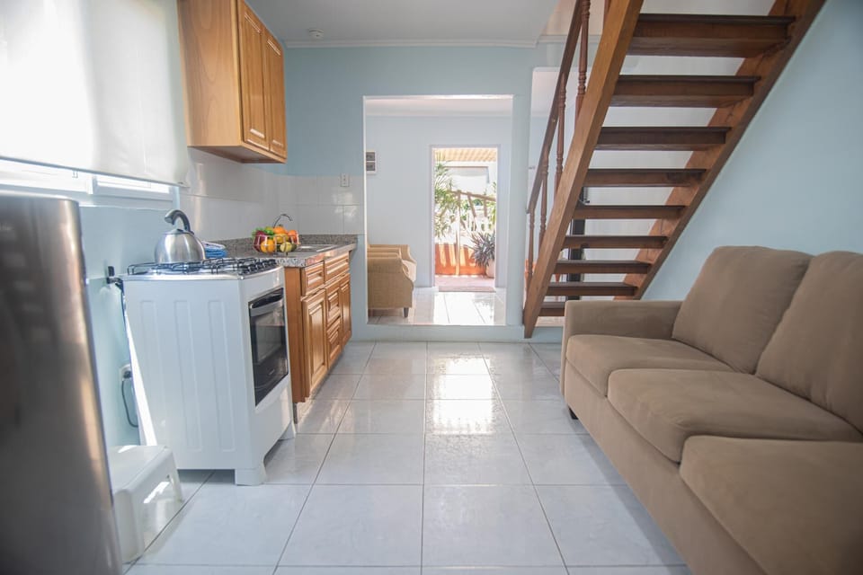 Sunny Pool Haven in the Heart of Aruba ~ Pool~BBQ (10917)