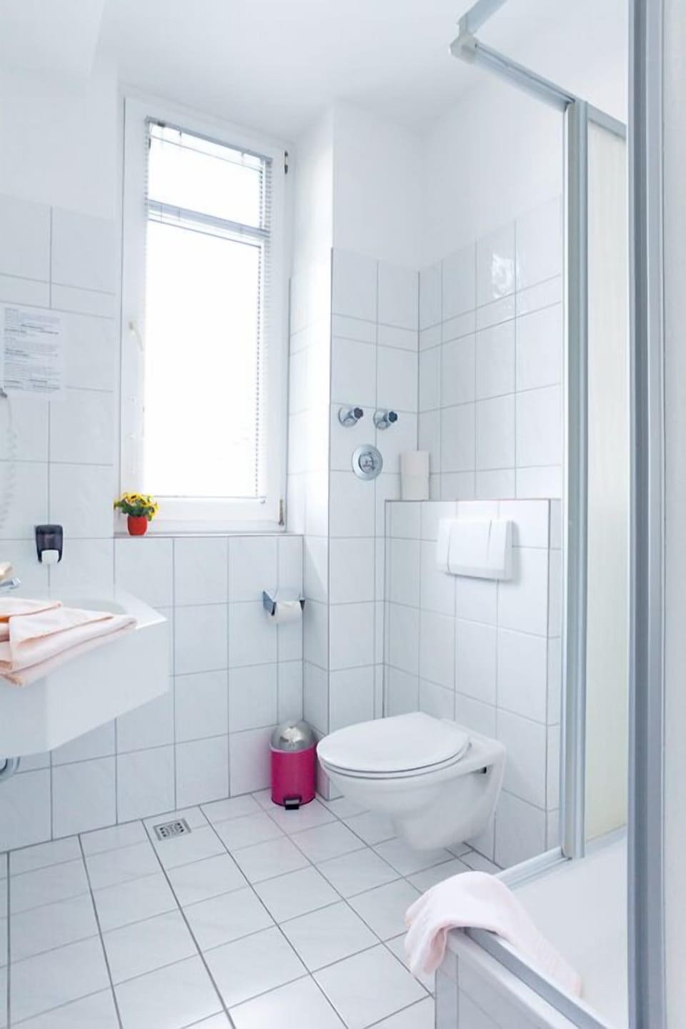 Triple Room | Bathroom amenities | Free toiletries, hair dryer, towels