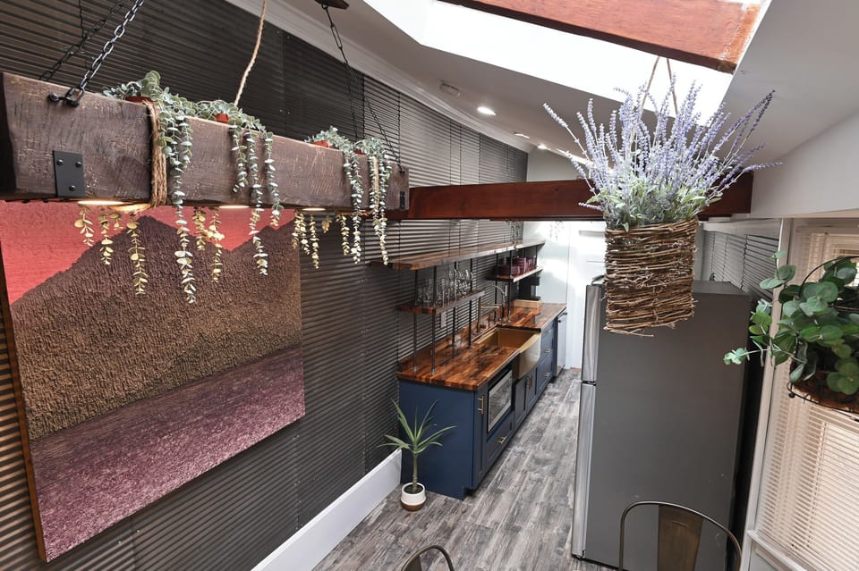 Full-size fridge, microwave, stovetop, toaster