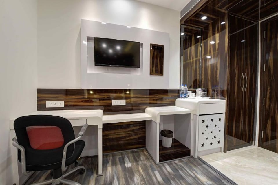 Golden Tree Hotel in Noida