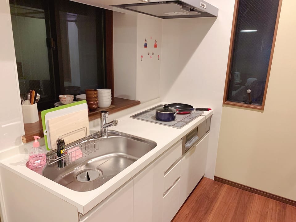 Romantic Cabin | Private kitchen | Fridge, microwave, stovetop, coffee/tea maker