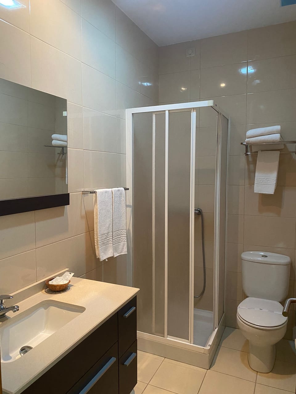 Twin Room | Bathroom | Hair dryer, bidet, towels, soap