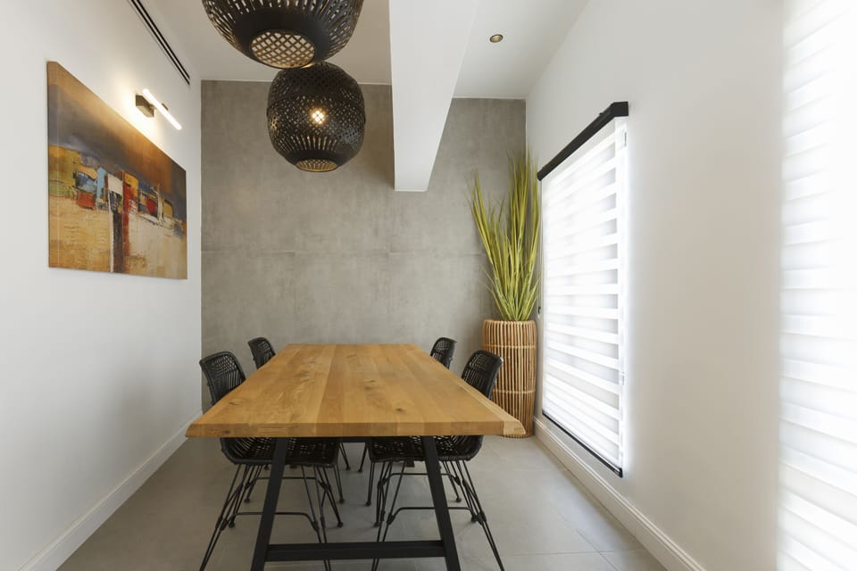 City Apartment, Balcony, City View | Living area | 52-inch flat-screen TV with digital channels, TV, Netflix