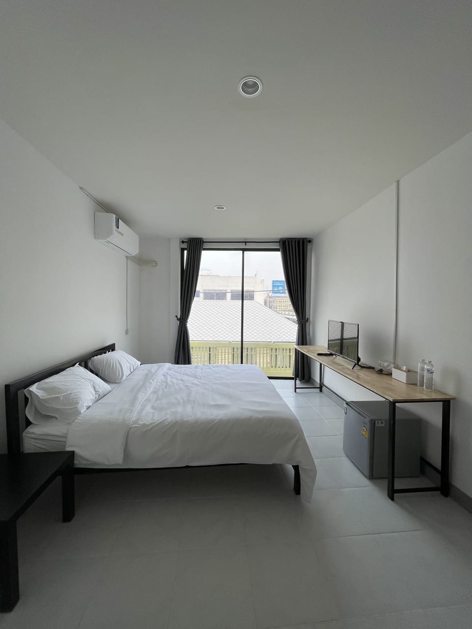 Room | Free WiFi