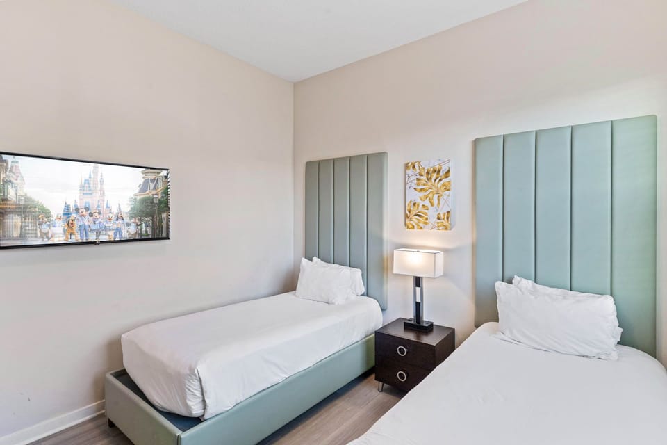 This inviting bedroom features two beds, providing ample space for a restful night's sleep.