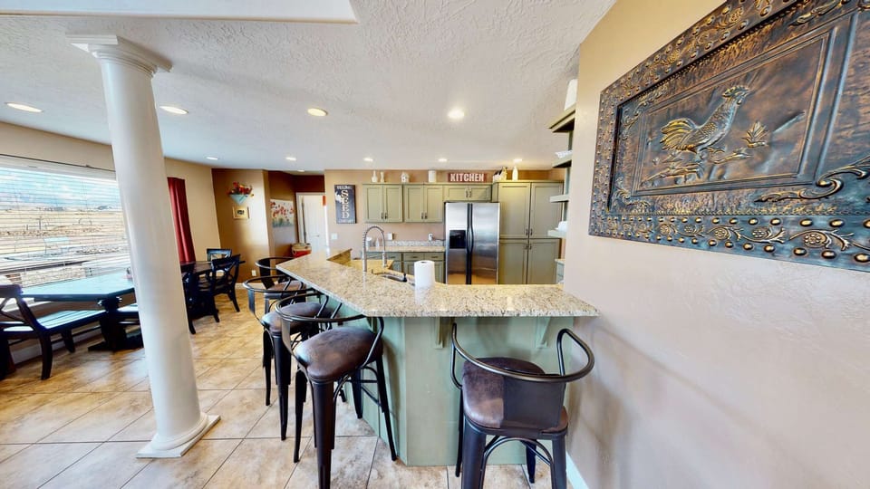 Kitchen dining