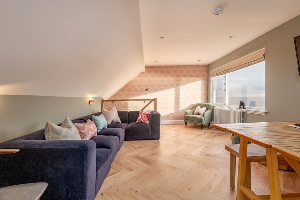 Open plan kitchen dining area, with ample room for 7 guests. This area has sea views and looks over towards the Isle of May.