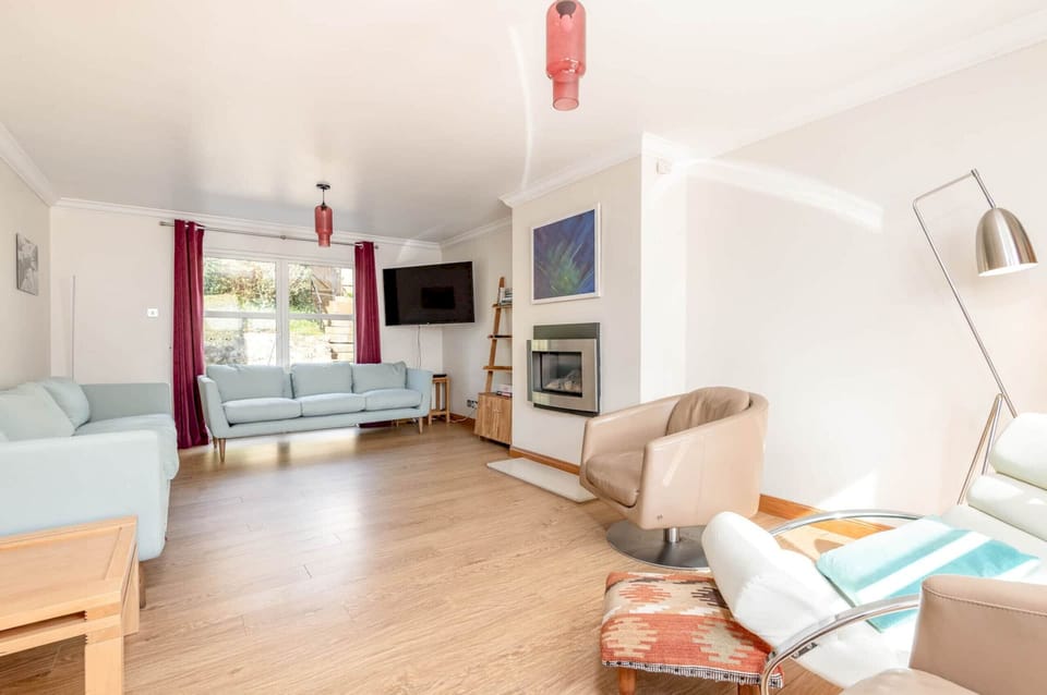 Large bright living room