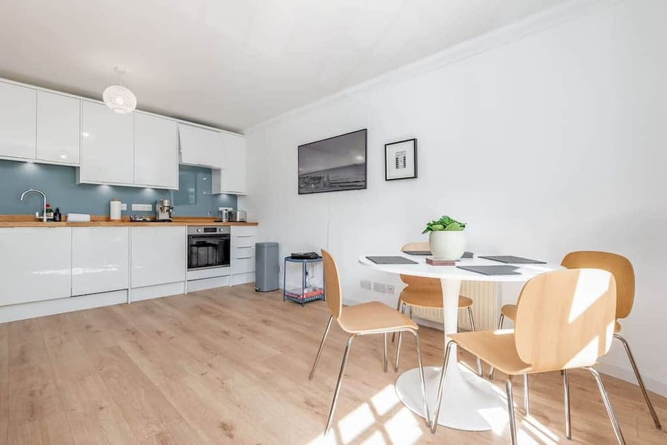 Modern kitchen at 6 Abbey Street