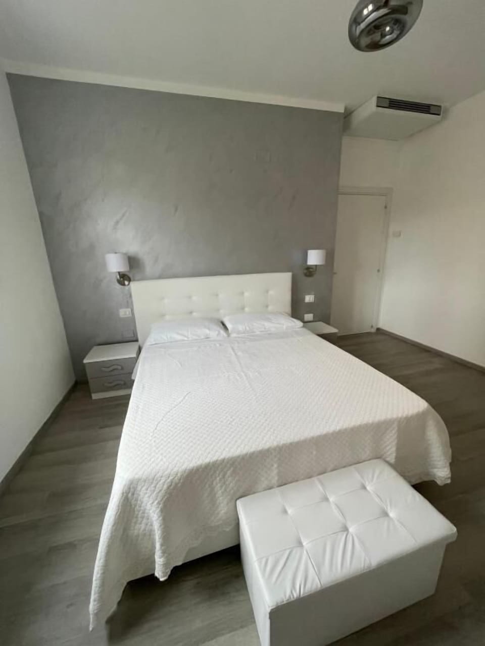 Club Apartment, 2 Double Beds | Pillowtop beds, minibar, desk, laptop workspace