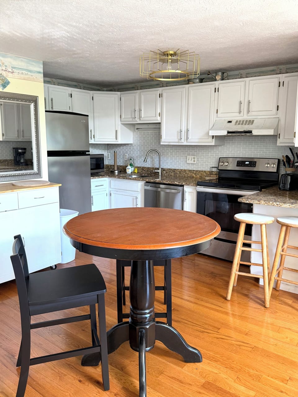 Full kitchen