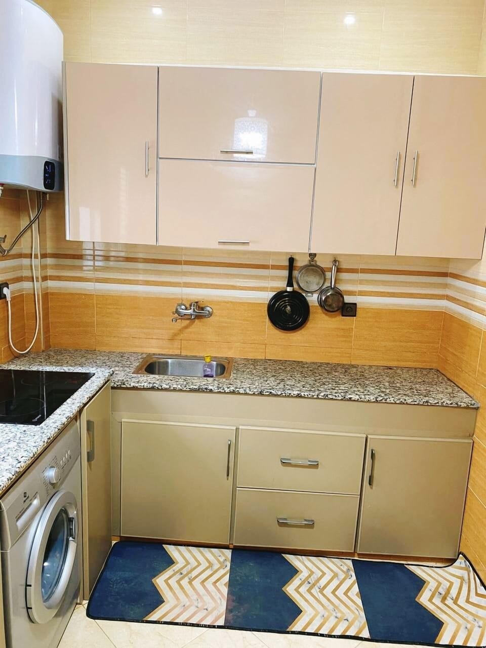 Comfort Apartment | Private kitchen | Mini-fridge, microwave, oven, griddle