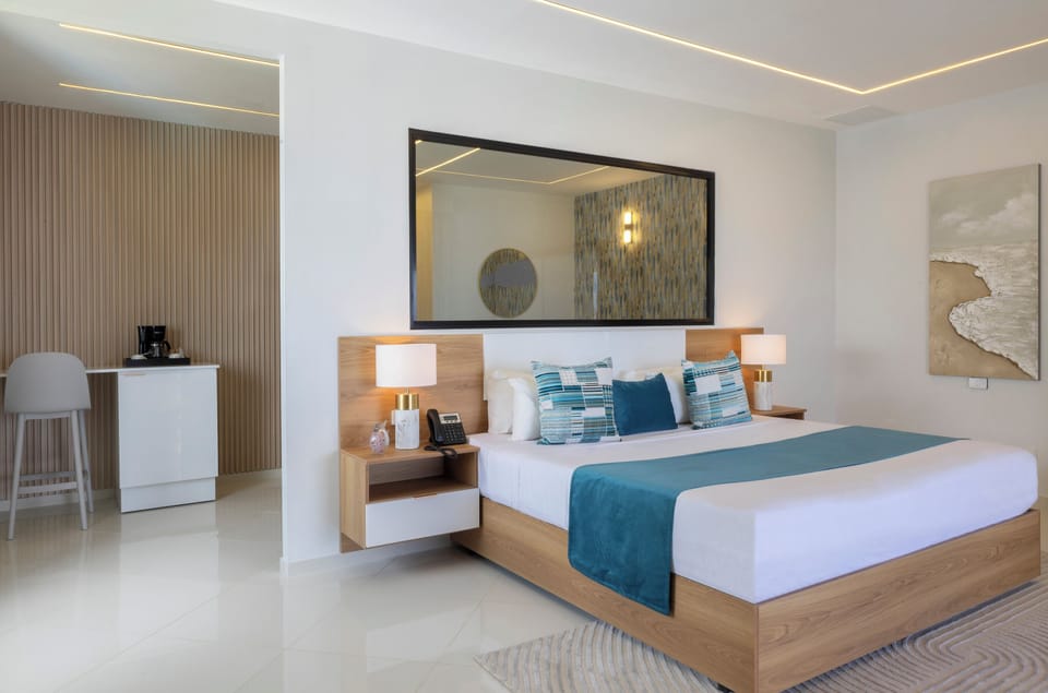 Junior Suite with sea view | In-room safe, desk, soundproofing, free WiFi