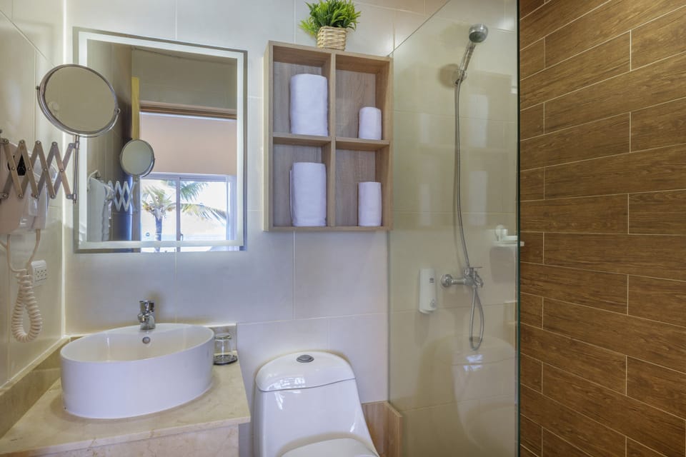 Standard Double Room, Sea View | Bathroom | Shower, free toiletries, hair dryer, towels