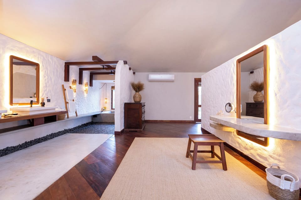 Deluxe Bungalow Sea View | Premium bedding, minibar, in-room safe, desk