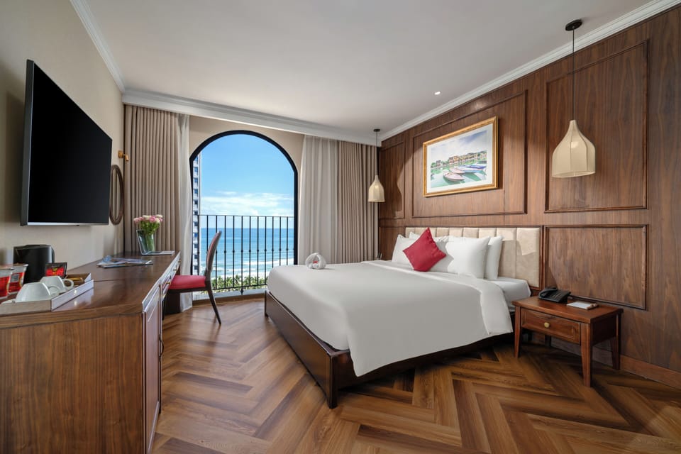 Premium bedding, pillowtop beds, minibar, in-room safe