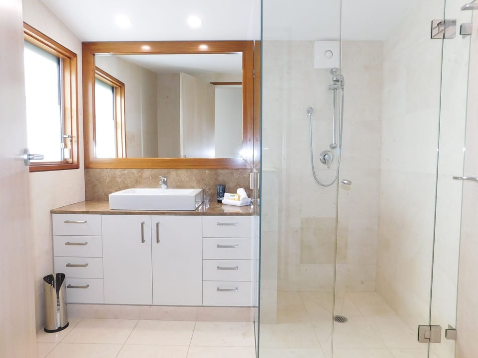 Main bathroom with walk-in shower