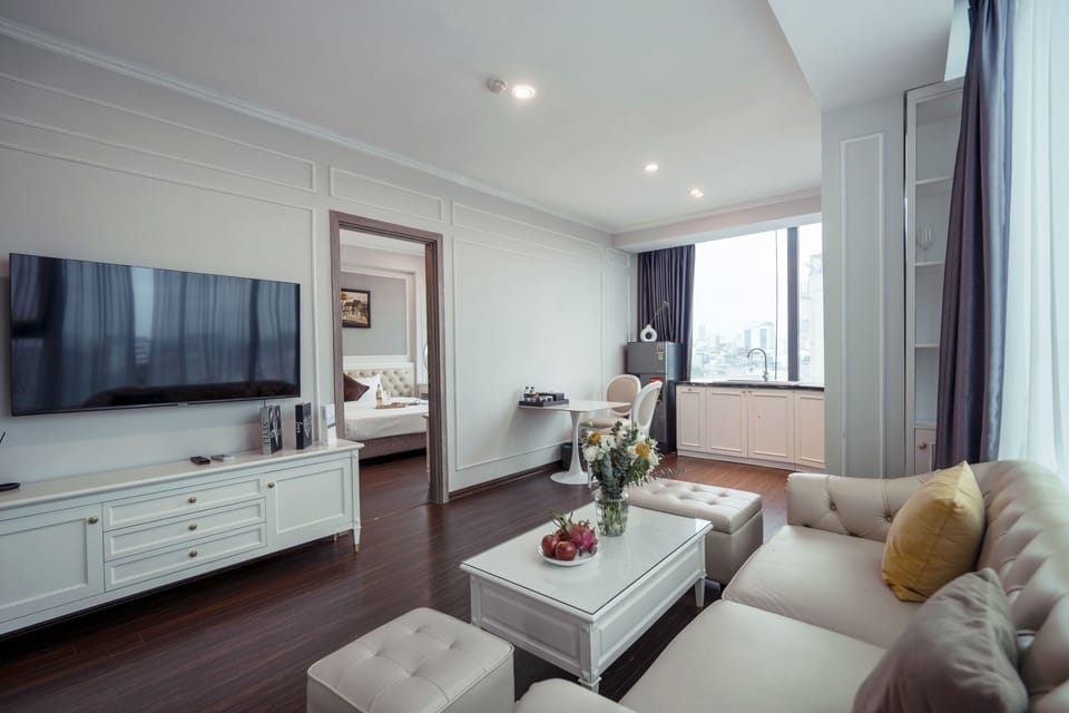 Premier Apartment | Living area | Flat-screen TV