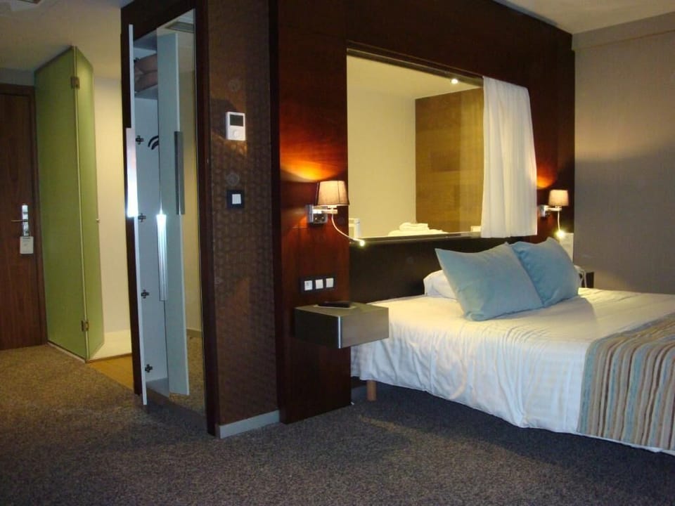Hypo-allergenic bedding available, blackout drapes, soundproofing
