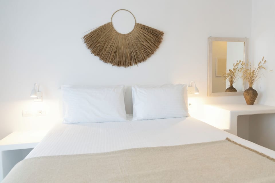 Minibar, soundproofing, WiFi (free)