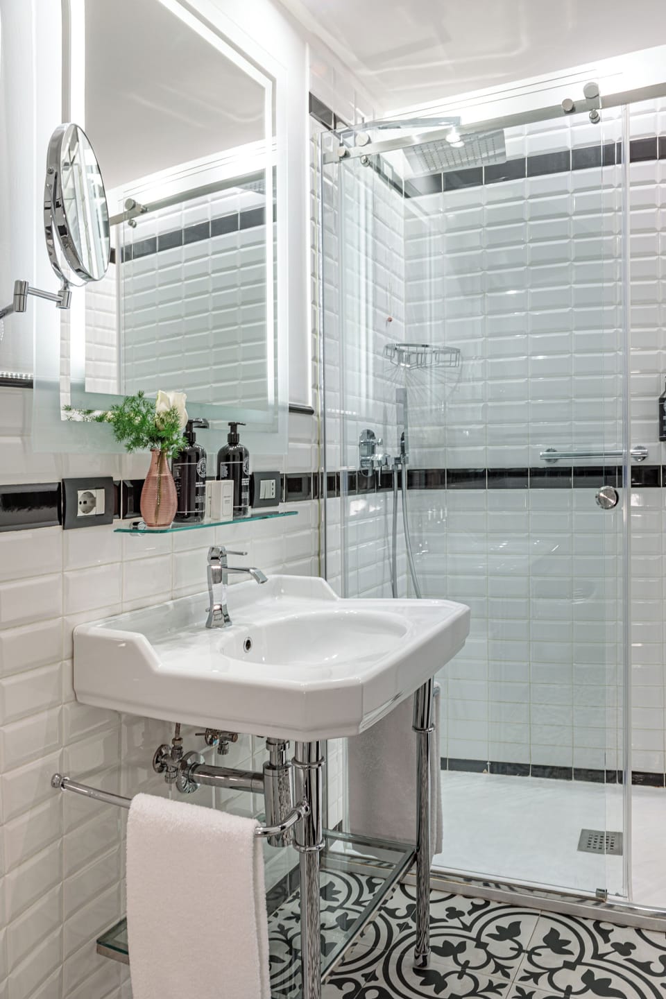 Family Room | Bathroom | Shower, eco-friendly toiletries, hair dryer, bidet