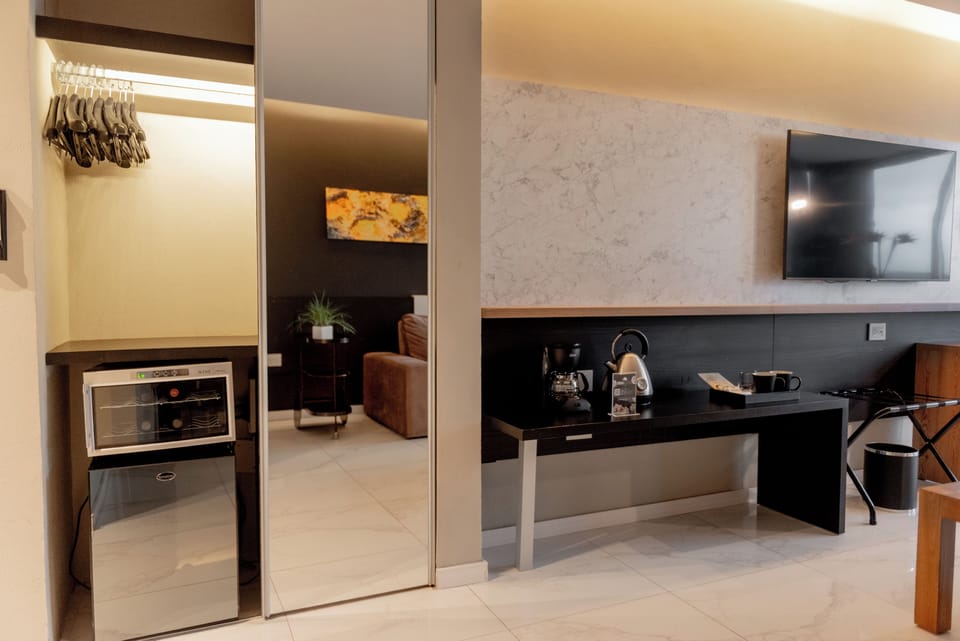 Grand Suite | Living area | 40-inch LED TV with cable channels, TV, pay movies
