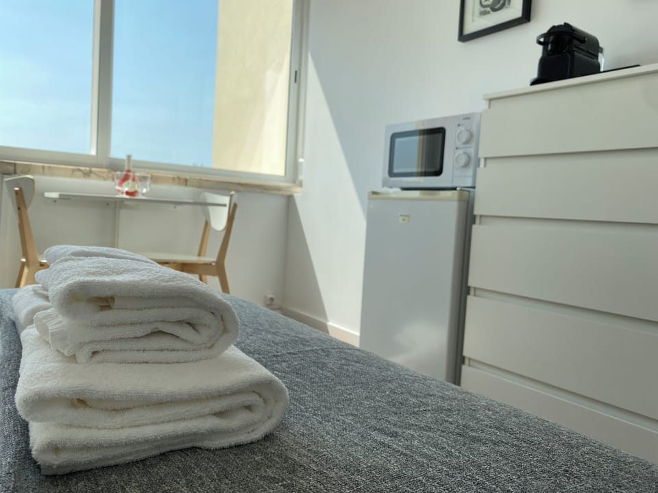 Basic Double Room, Shared Bathroom | Laptop workspace, free WiFi, bed sheets