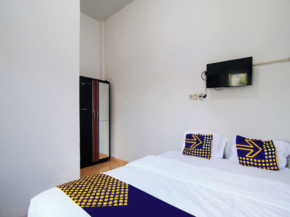 Double Room | Desk, bed sheets