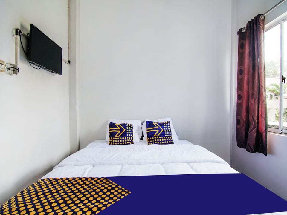 Double Room | Desk, bed sheets