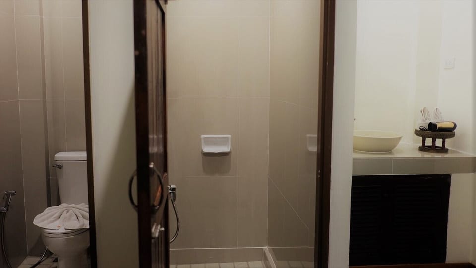 Superior Double Room | Bathroom | Separate tub and shower, hair dryer, slippers, towels