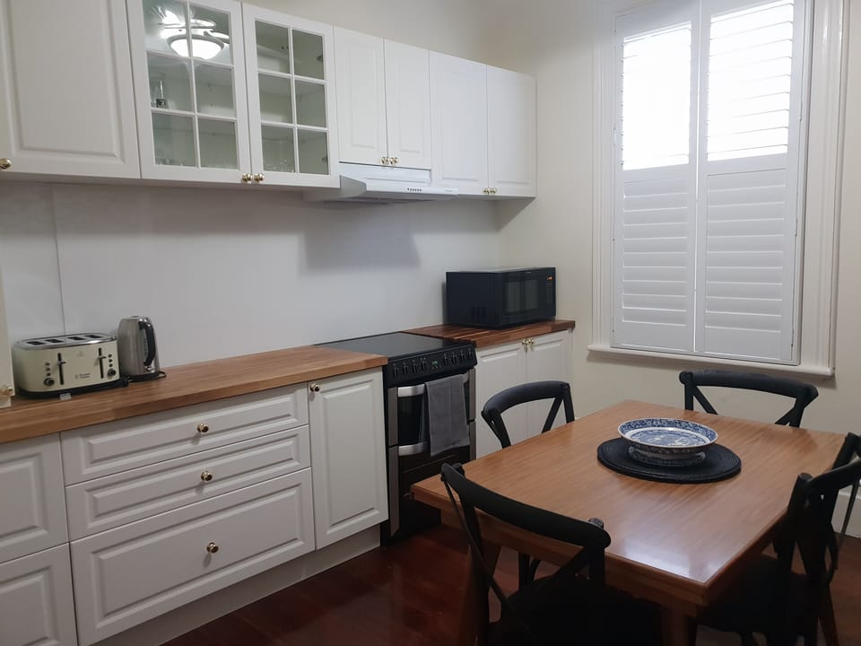 Kitchen with dining for 6 at the extendable table.