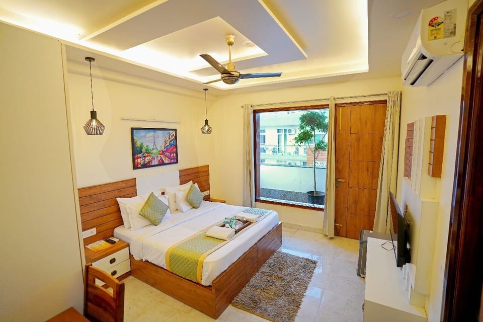 Luxury Double Room | Egyptian cotton sheets, premium bedding, pillowtop beds, in-room safe