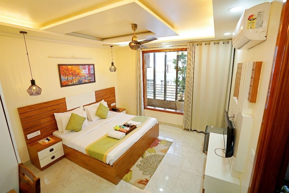 Luxury Double Room | Egyptian cotton sheets, premium bedding, pillowtop beds, in-room safe