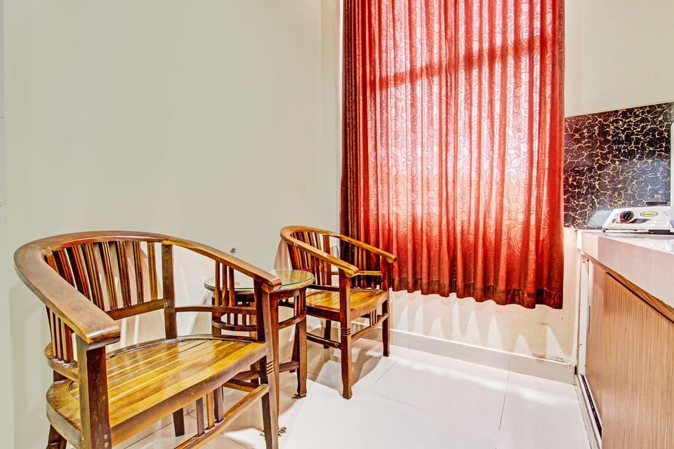 Deluxe Suite | Laptop workspace, WiFi (free), bed sheets